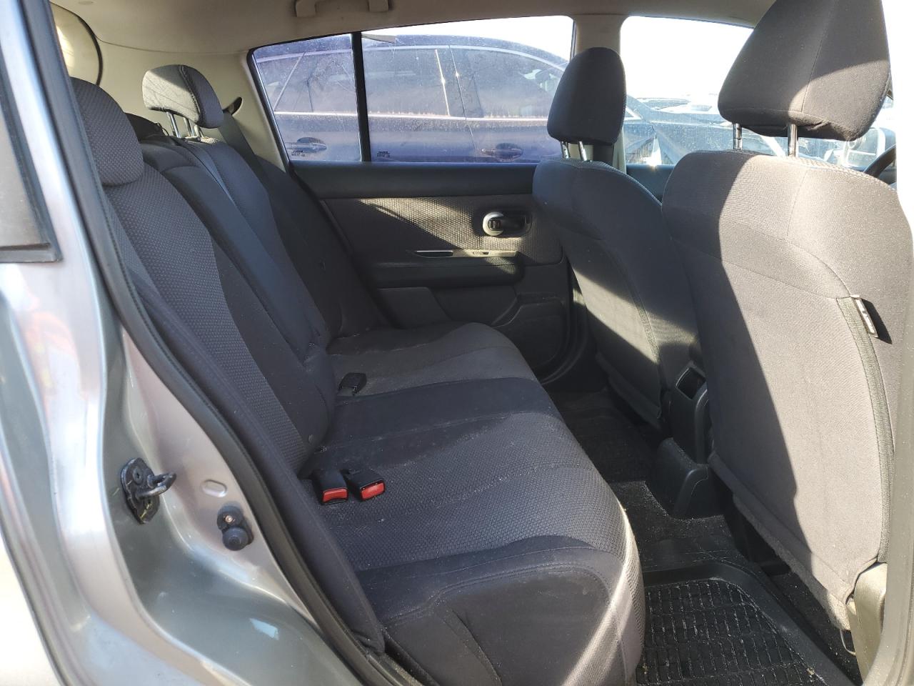 2009 Nissan Versa - Image 12