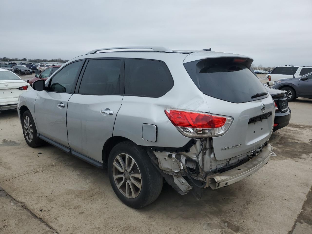 2015 Nissan Pathfinder - Image 2