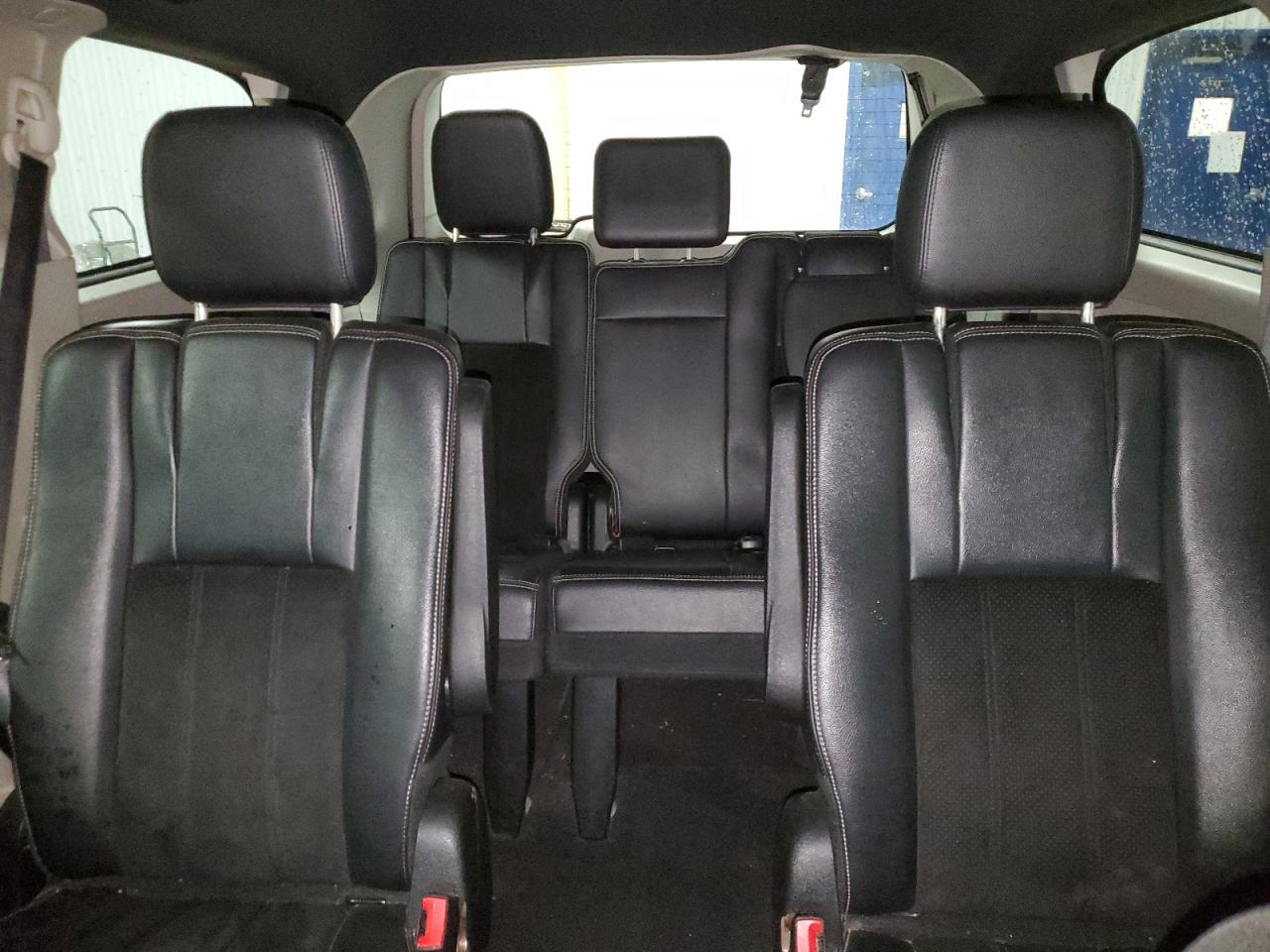 2017 Dodge Caravan - Image 10