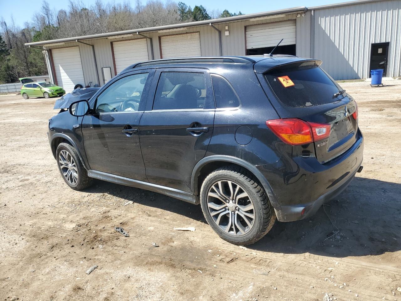 2016 Mitsubishi Outlander - Image 2
