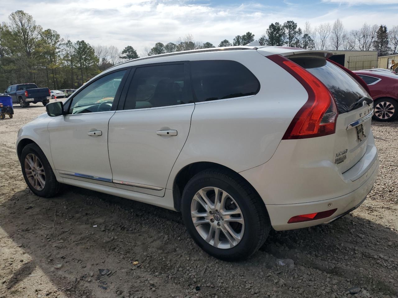 2015 Volvo XC60 - Image 2