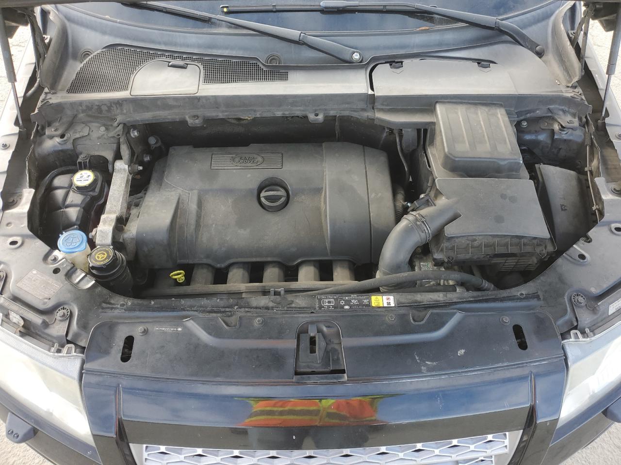 2010 Land Rover LR2 - Image 12