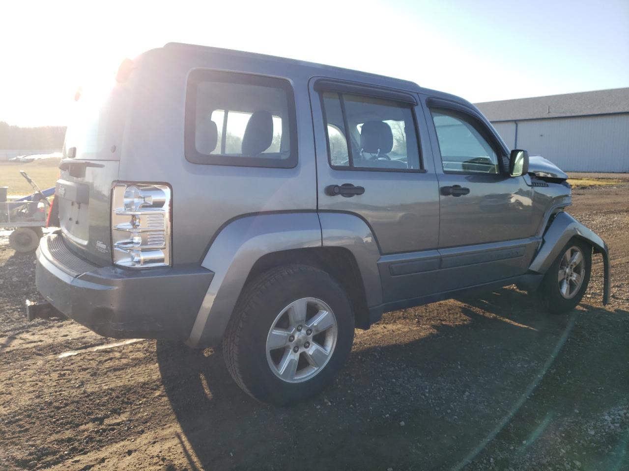 2012 Jeep Liberty (North America) - Image 3