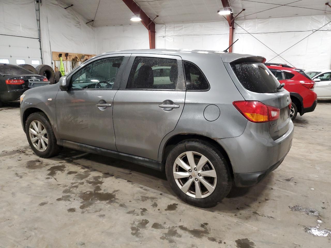 2014 Mitsubishi Outlander - Image 2