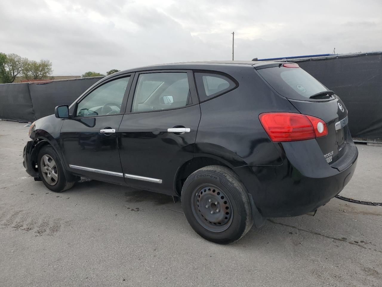 2015 Nissan Rogue - Image 2
