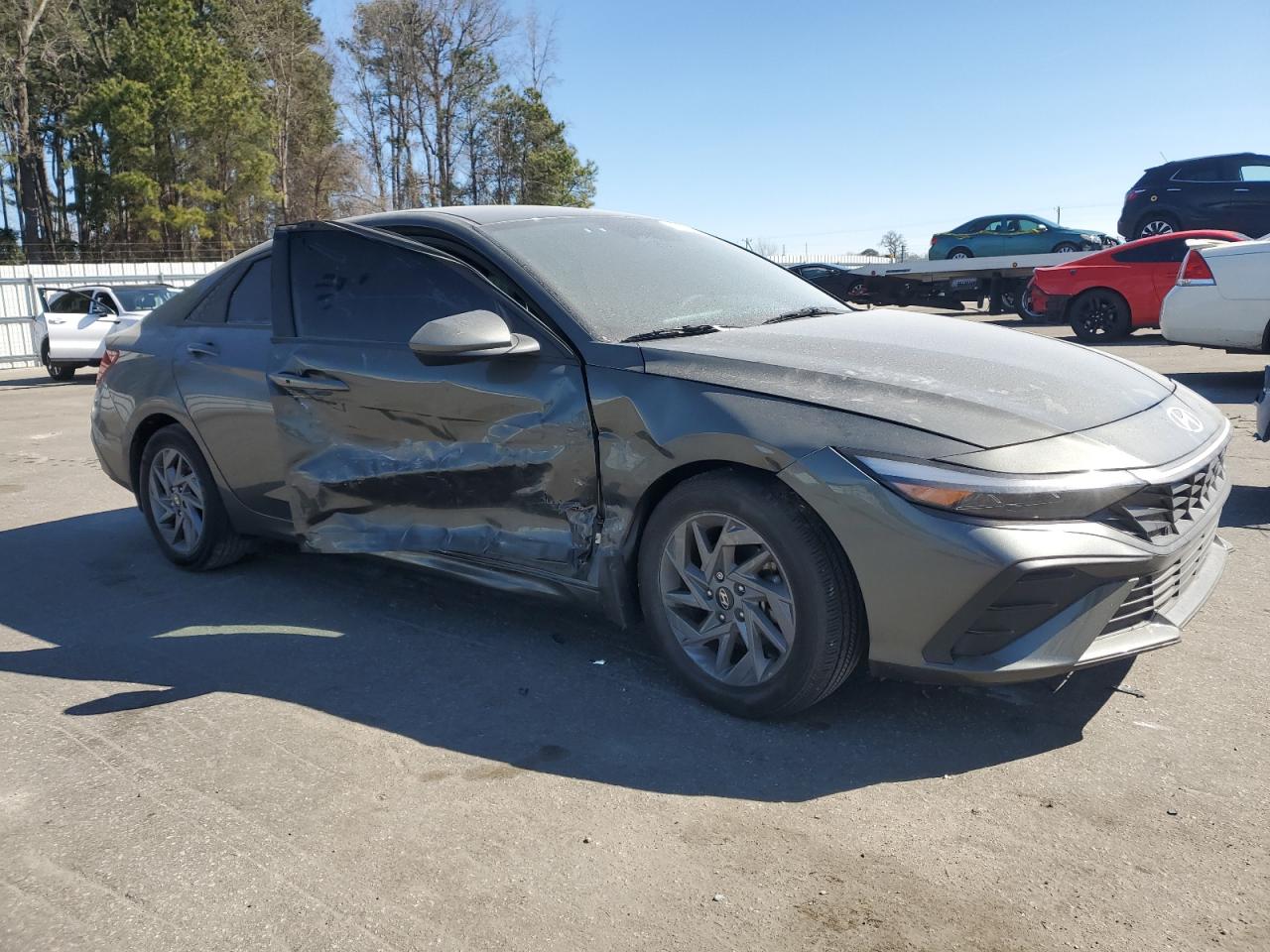 2024 Hyundai Elantra - Image 4