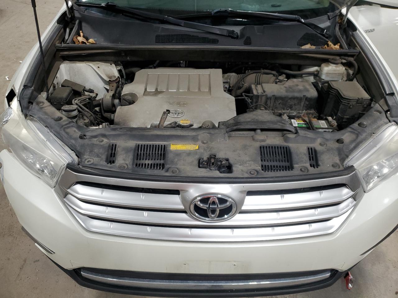2012 Toyota Highlander - Image 13