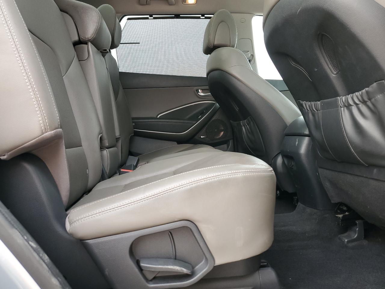 2018 Hyundai Santa Fe - Image 12