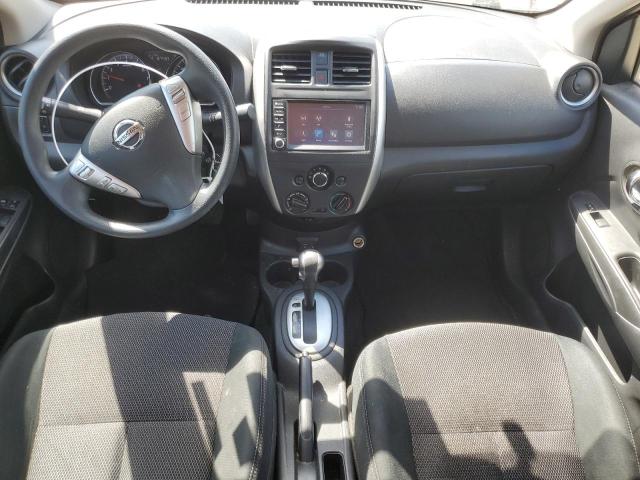  NISSAN VERSA 2019 Czerwony