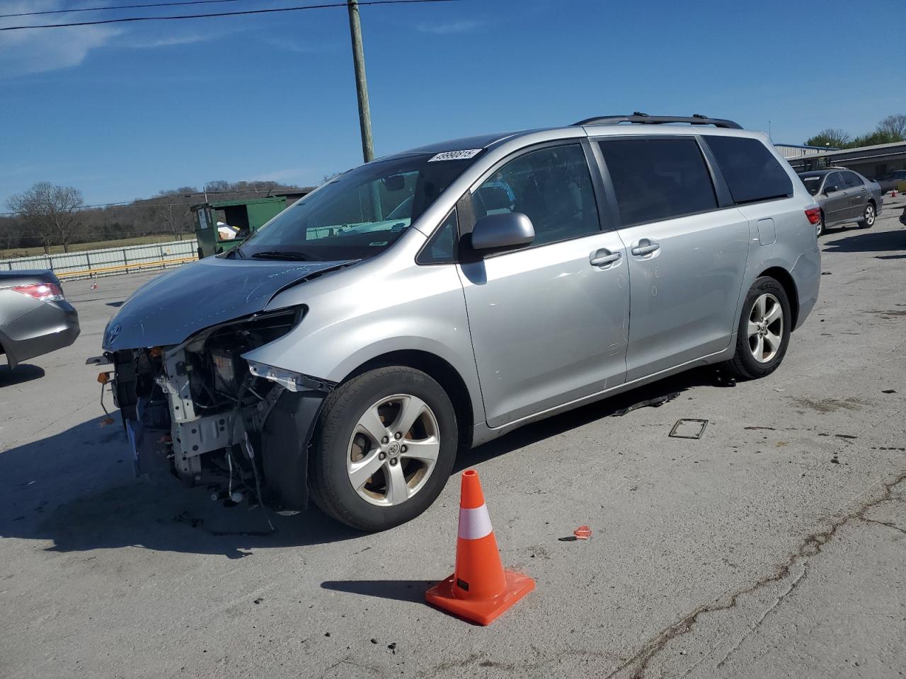 2015 Toyota Sienna Le for Sale in Lebanon, TN - Front End