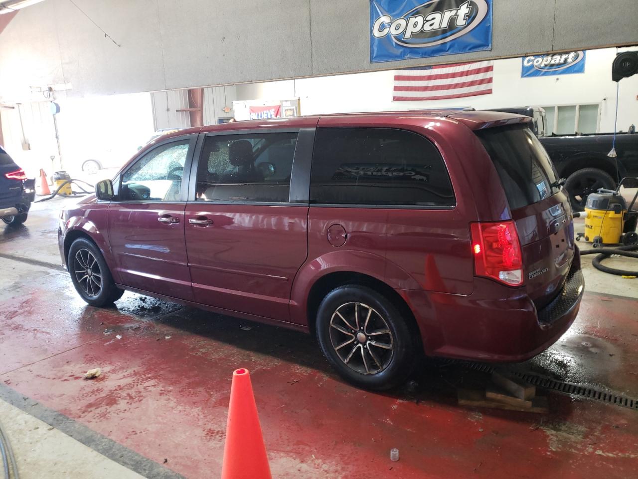 2017 Dodge Caravan - Image 2