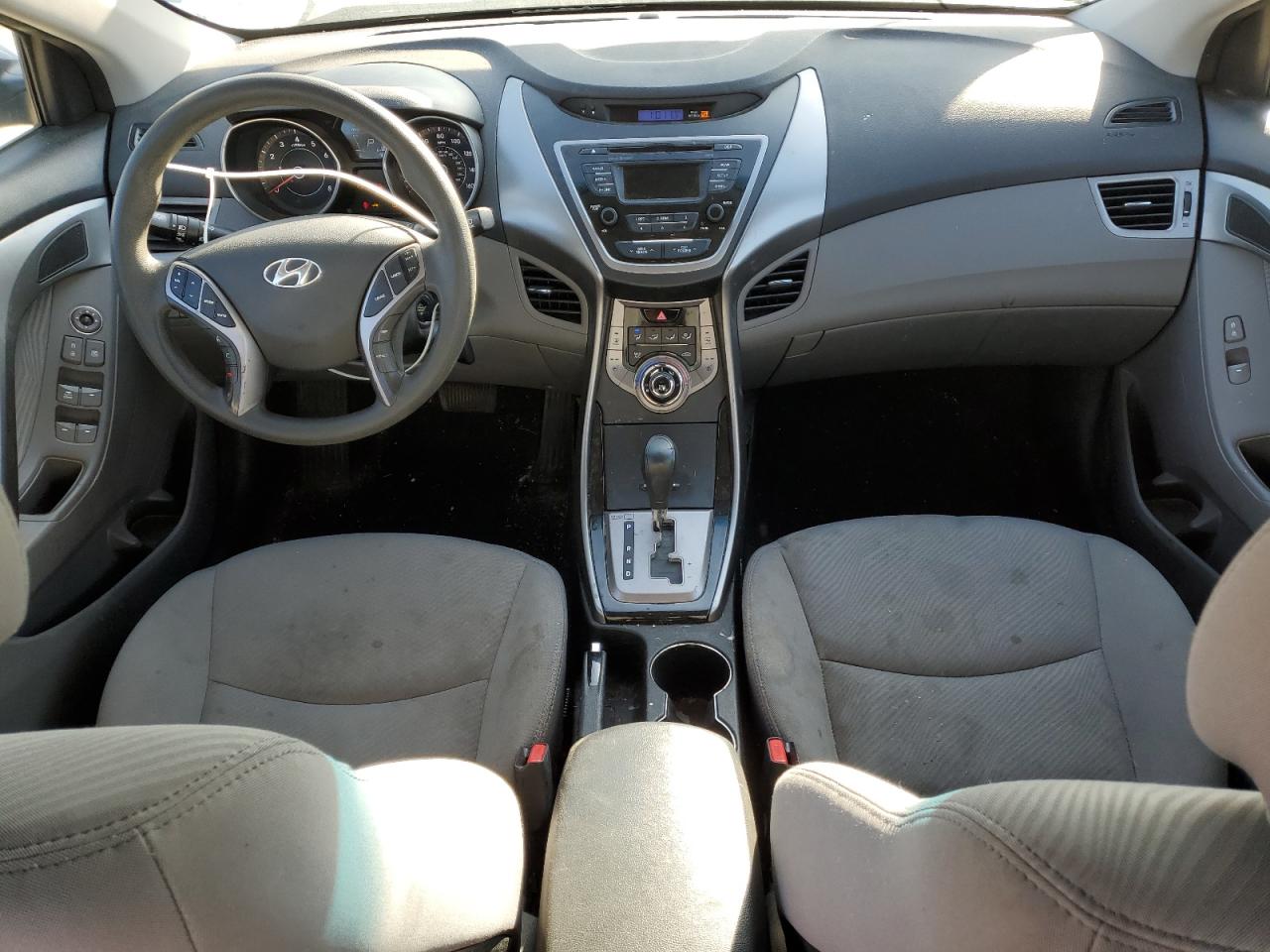 2013 Hyundai Elantra - Image 8
