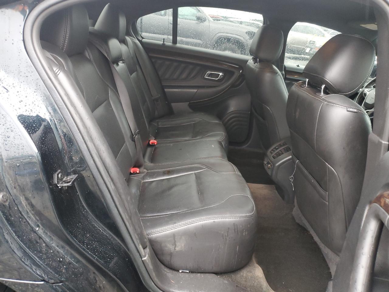 2015 Ford Taurus - Image 10