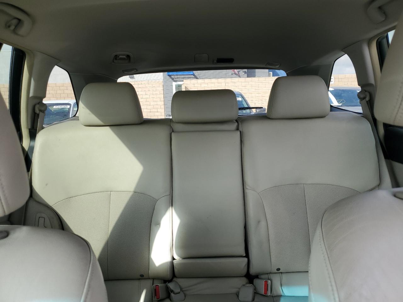 2014 Subaru Outback - Image 10