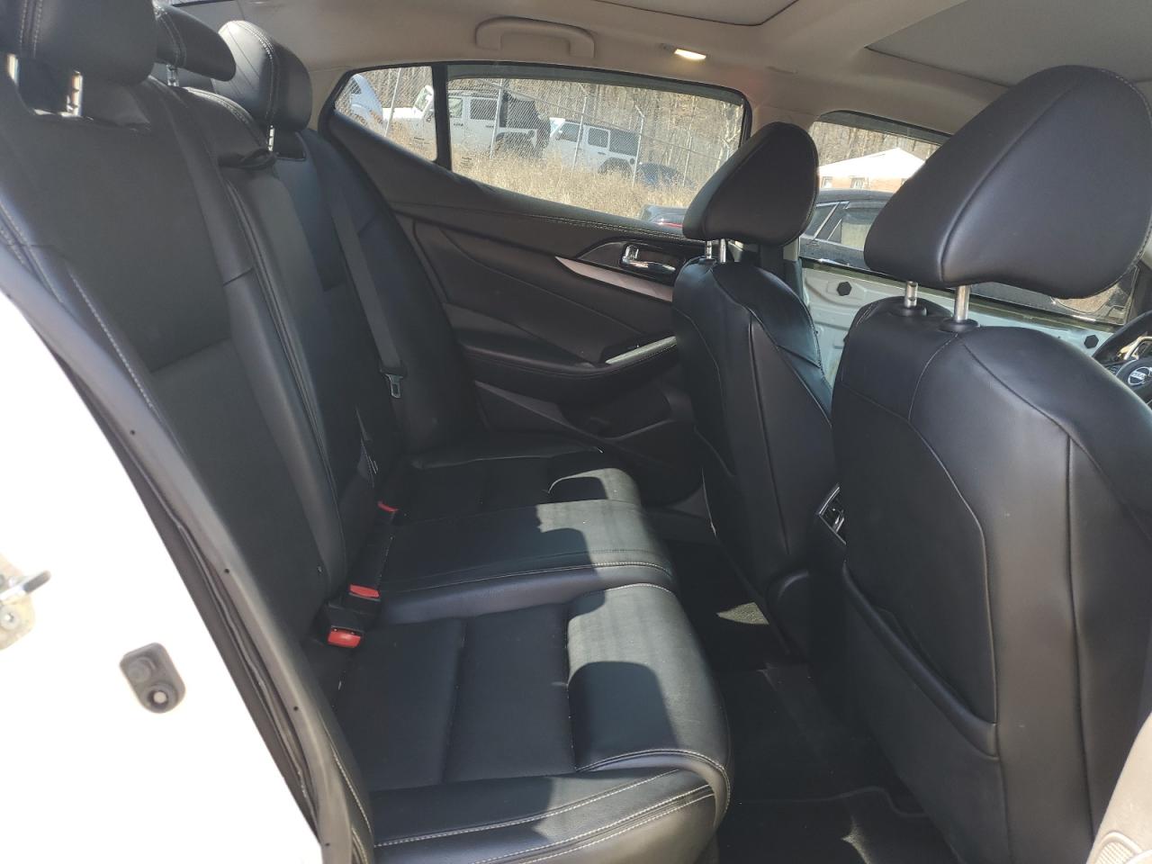2017 Nissan Maxima - Image 10