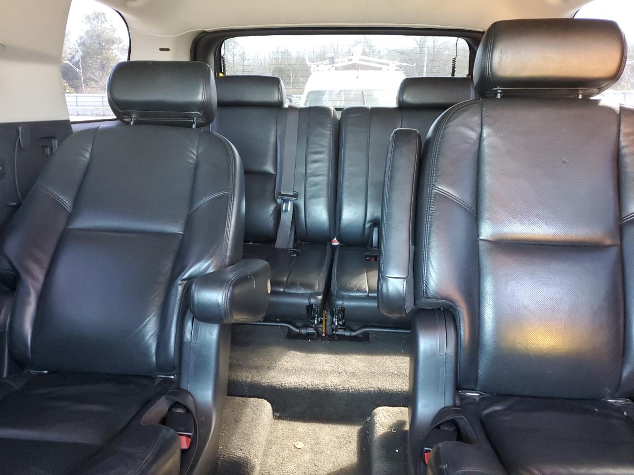2007 Cadillac Escalade - Image 10