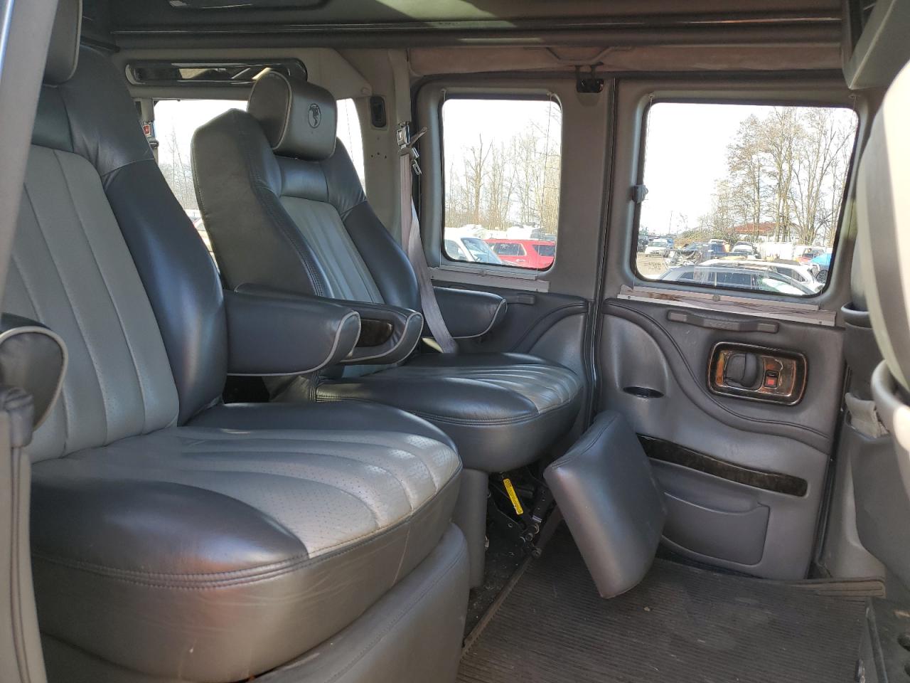 2014 Chevrolet Express - Image 11