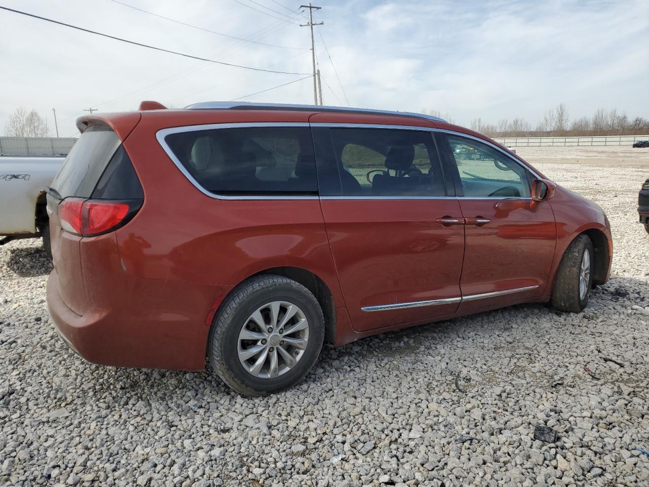 2018 Chrysler Pacifica - Image 3