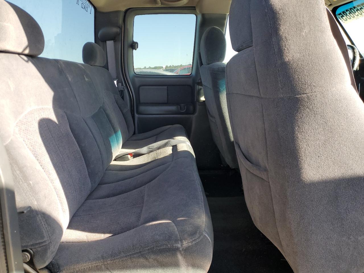 2000 Chevrolet Silverado - Image 11