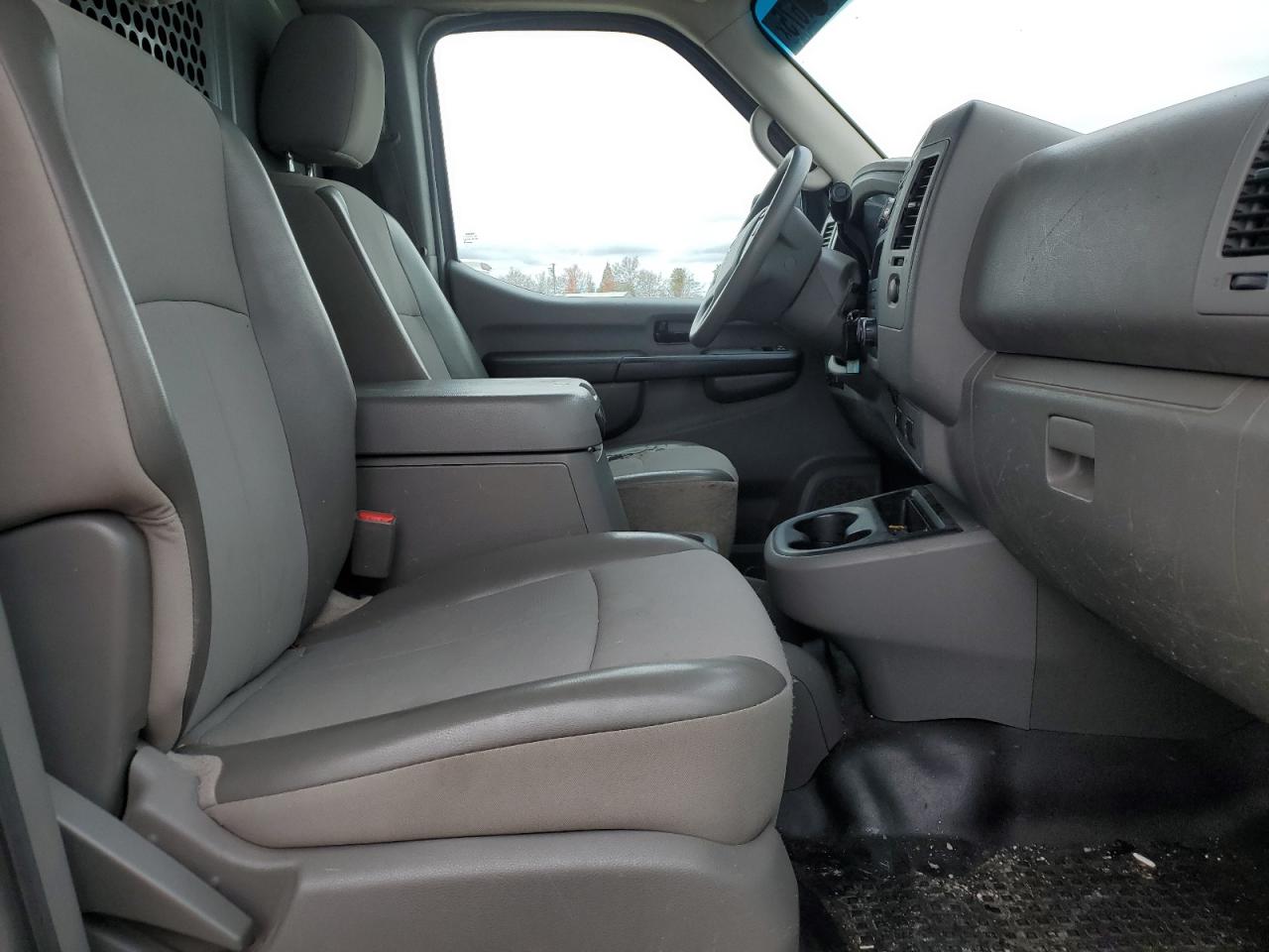 2014 Nissan NV - Image 11