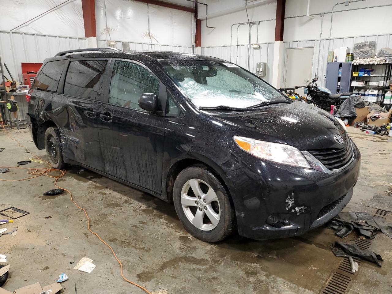 2015 Toyota Sienna - Image 4