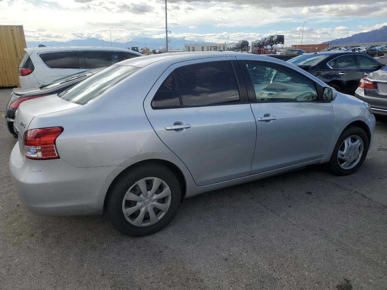 2010 Toyota Yaris - Image 3