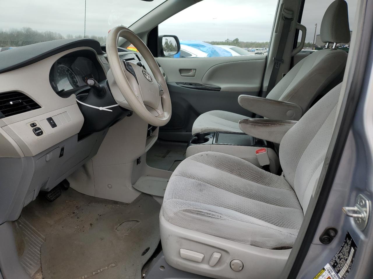 2013 Toyota Sienna - Image 7