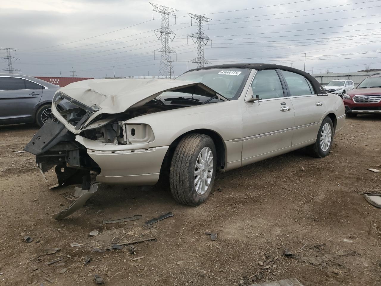 2004 Lincoln Town Car Executive იყიდება Elgin-ში, IL - Front End