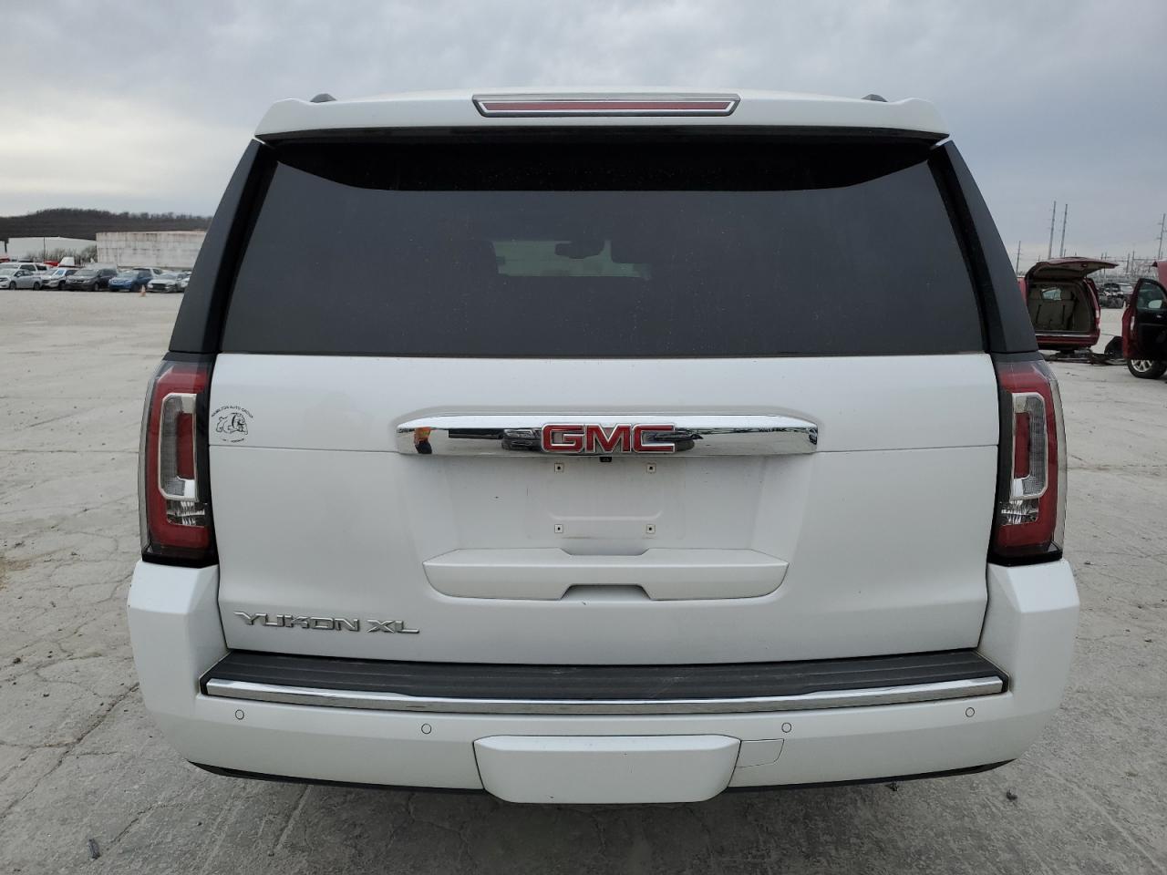 2017 GMC Yukon - Image 6