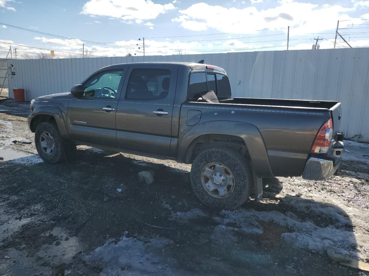 2014 Toyota Tacoma - Image 2