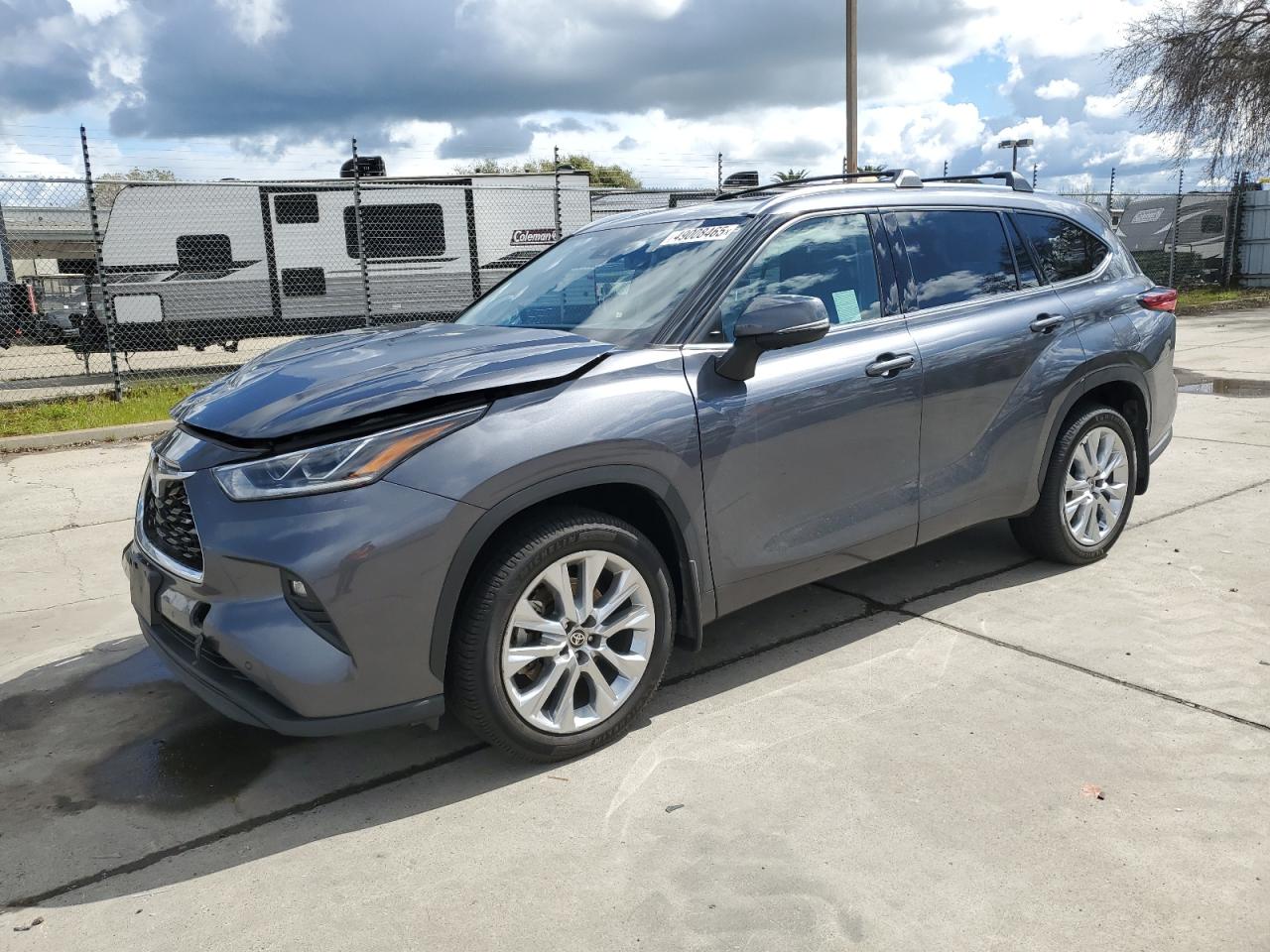 2020 Toyota Highlander - Image 1