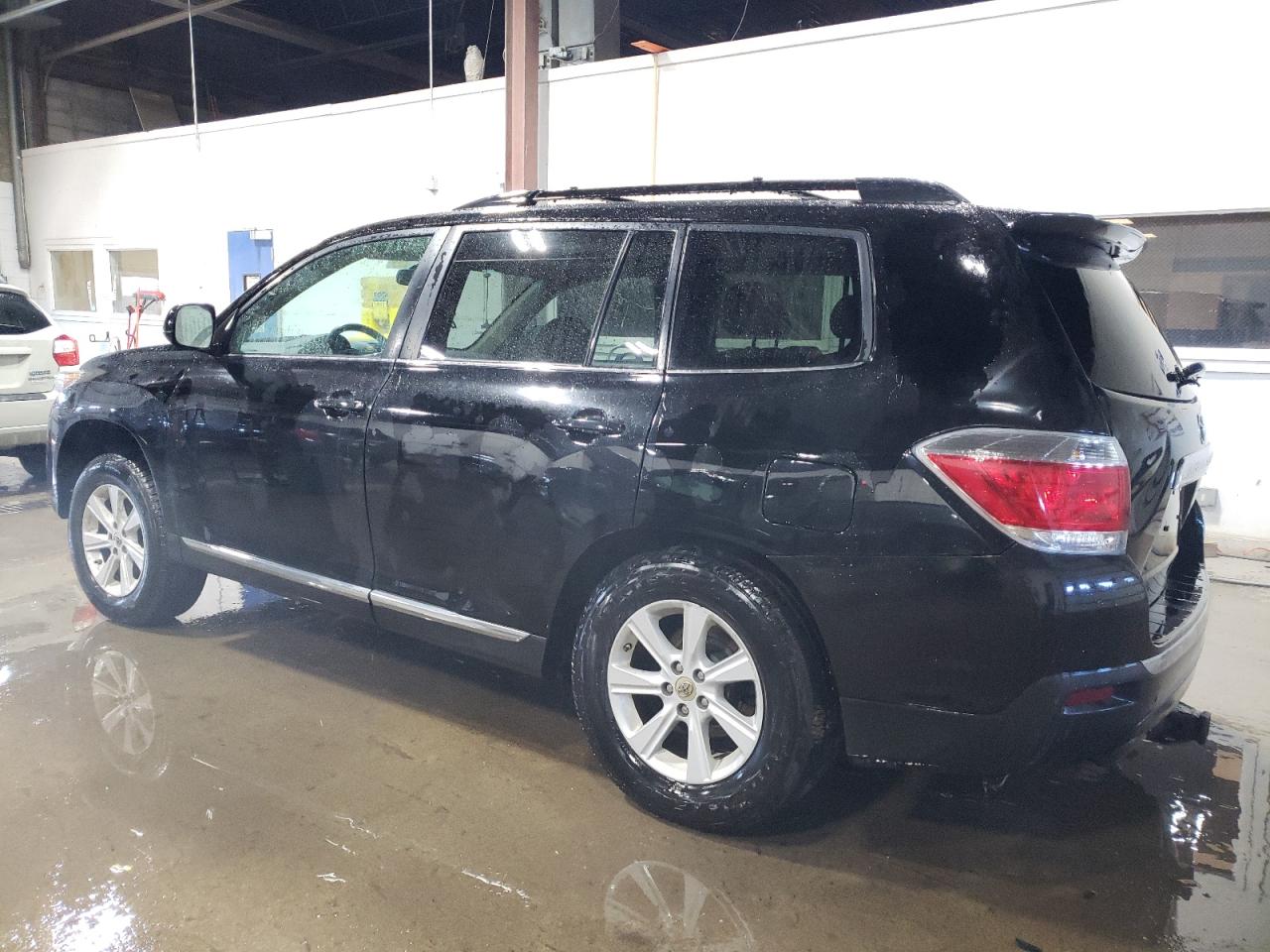2012 Toyota Highlander - Image 2