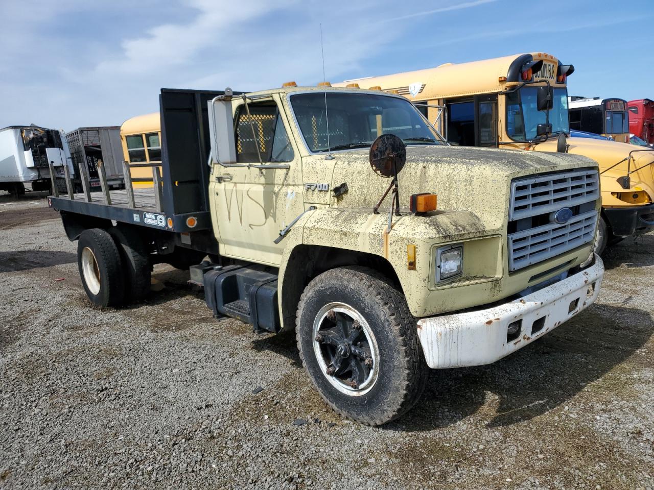 1994 Ford F700 Flatbed Truck de vânzare în Dyer, IN - Front End