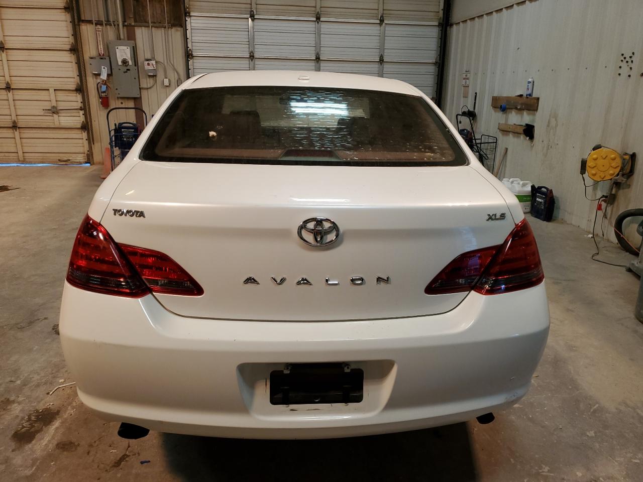 2010 Toyota Avalon - Image 6