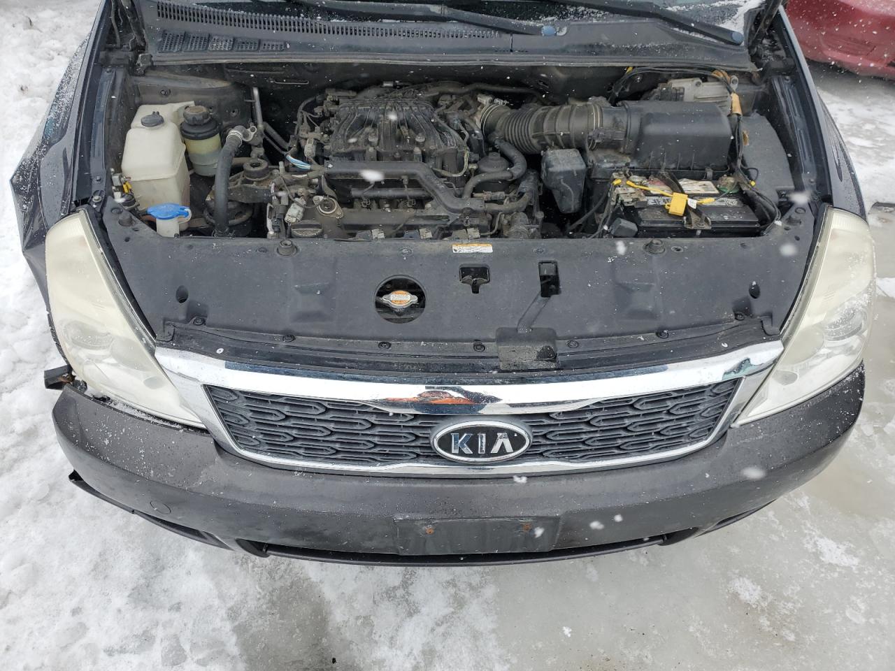 2012 Kia Sedona - Image 12