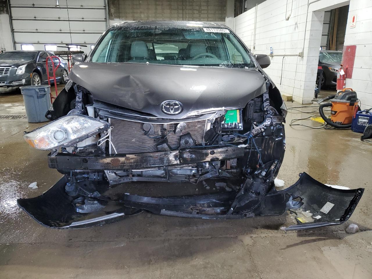 2014 Toyota Sienna - Image 5
