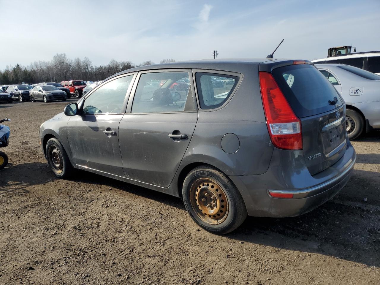 2009 Hyundai Elantra - Image 2