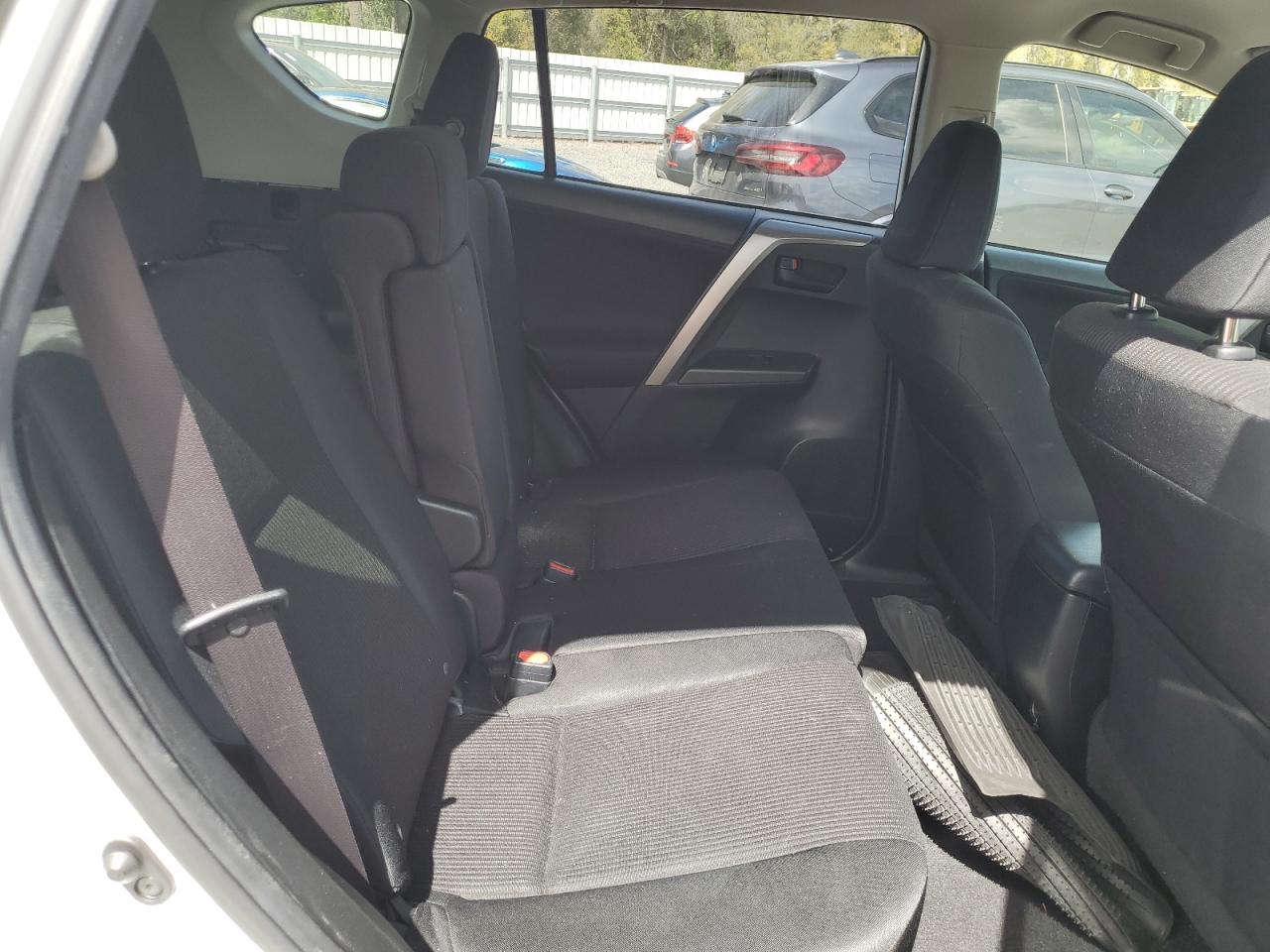 2016 Toyota RAV 4 - Image 11