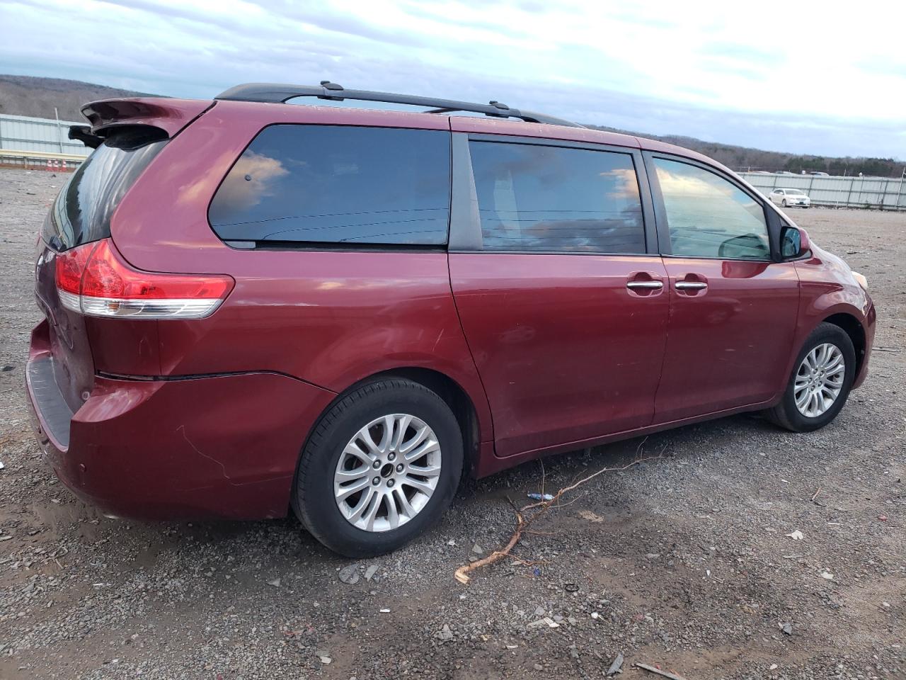 2011 Toyota Sienna - Image 3
