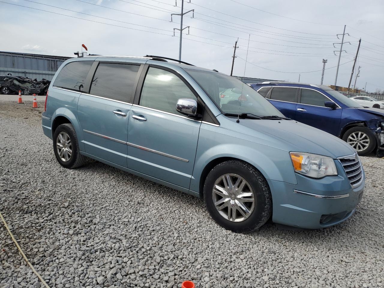 2008 Chrysler Town & Country - Image 4