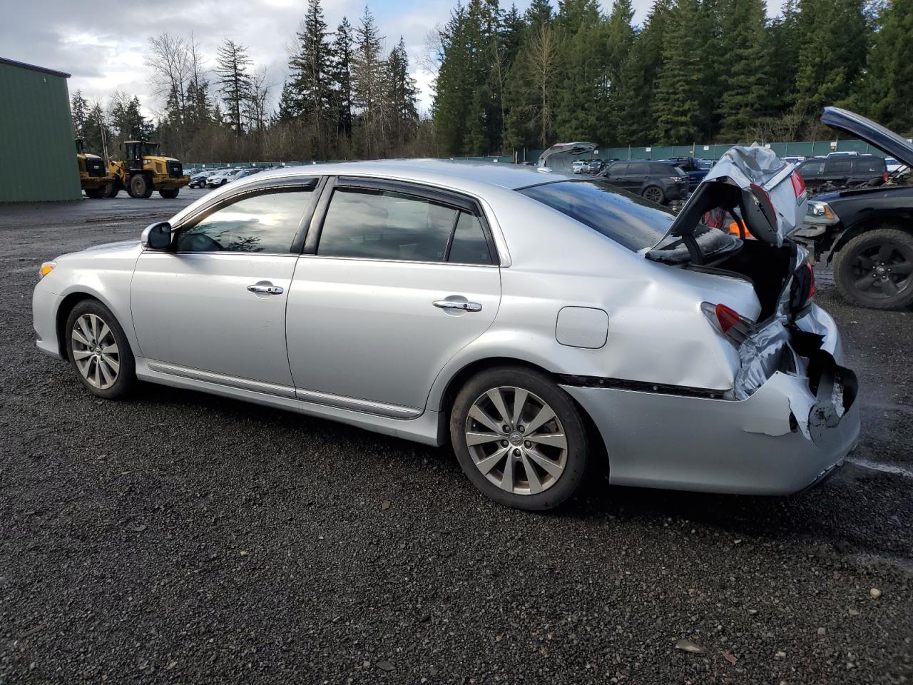 2011 Toyota Avalon - Image 2