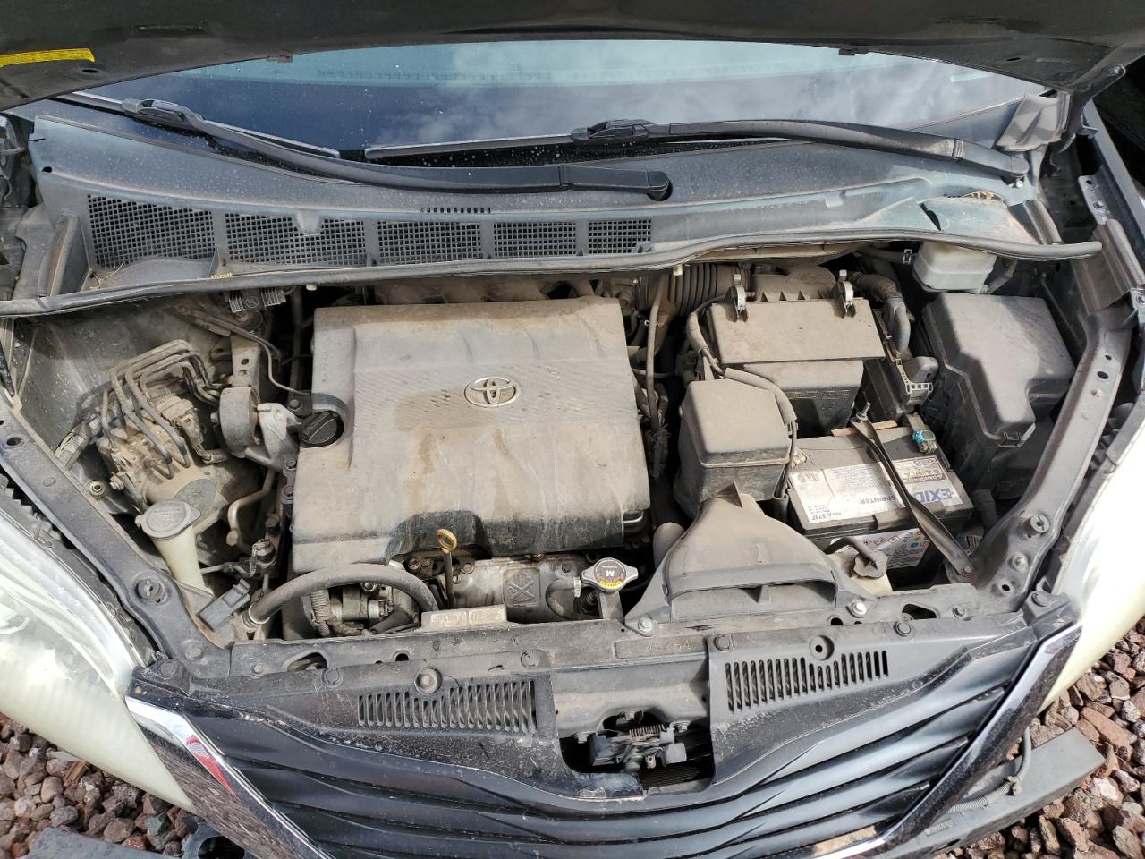 2011 Toyota Sienna - Image 13