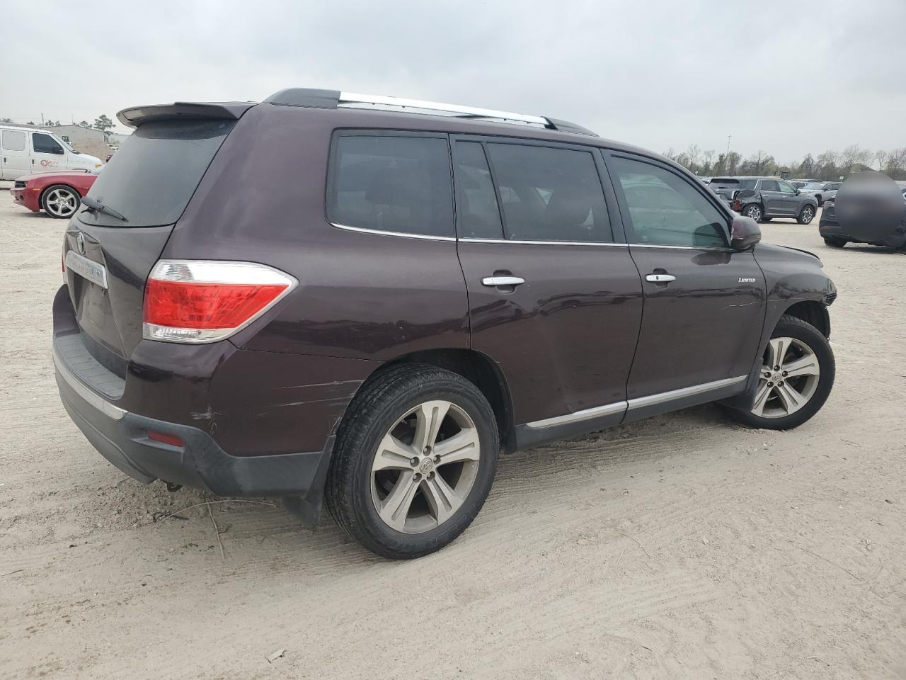 2013 Toyota Highlander - Image 3