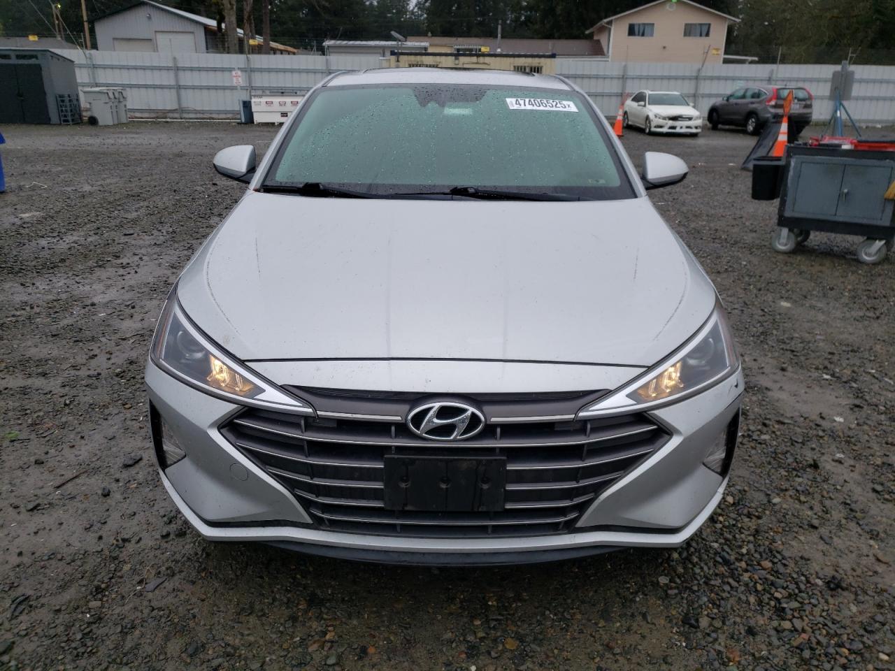 2019 Hyundai Elantra - Image 5