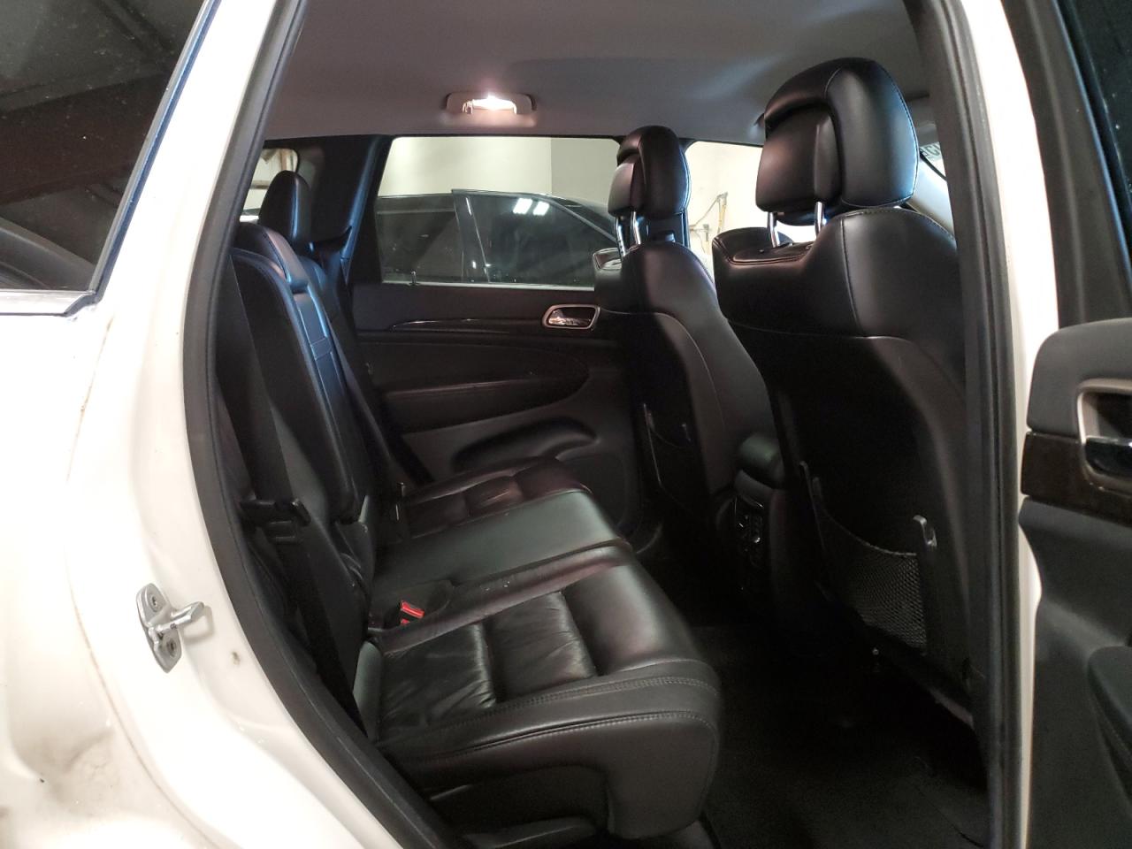 2012 Jeep Grand Cherokee - Image 11