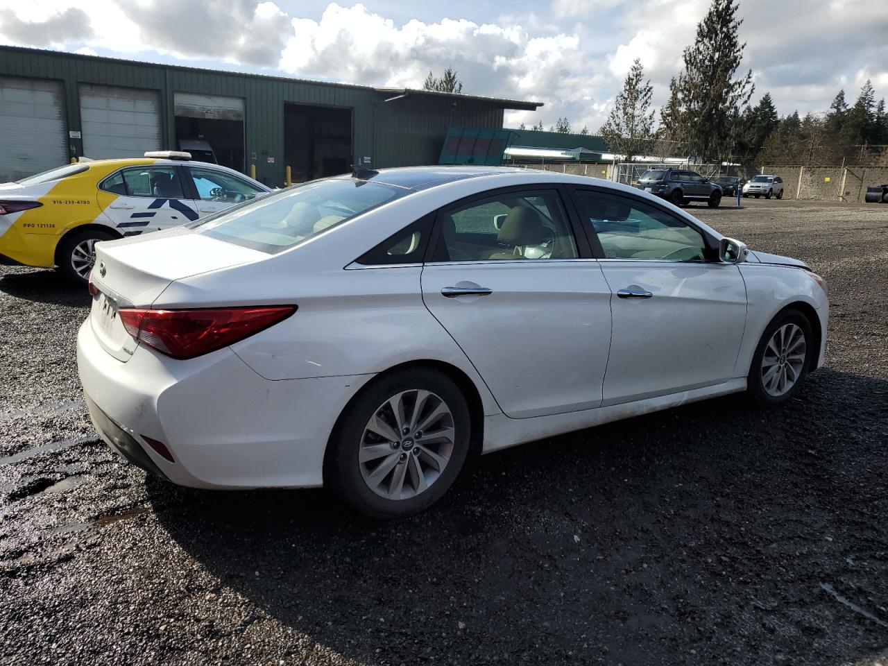 2014 Hyundai Sonata - Image 3