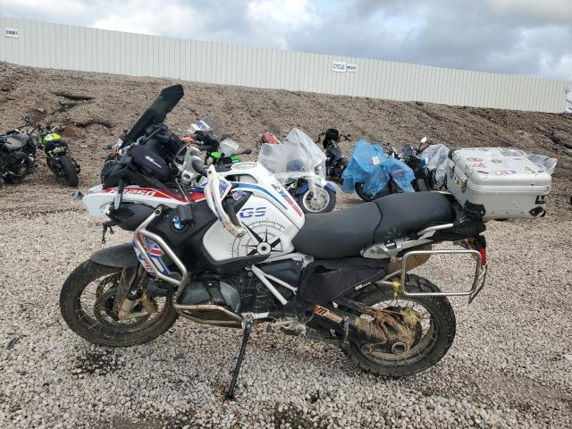  BMW R-SERIES 2022 Красный