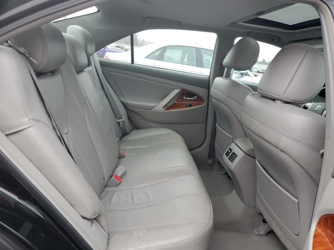 2011 Toyota Camry - Image 10