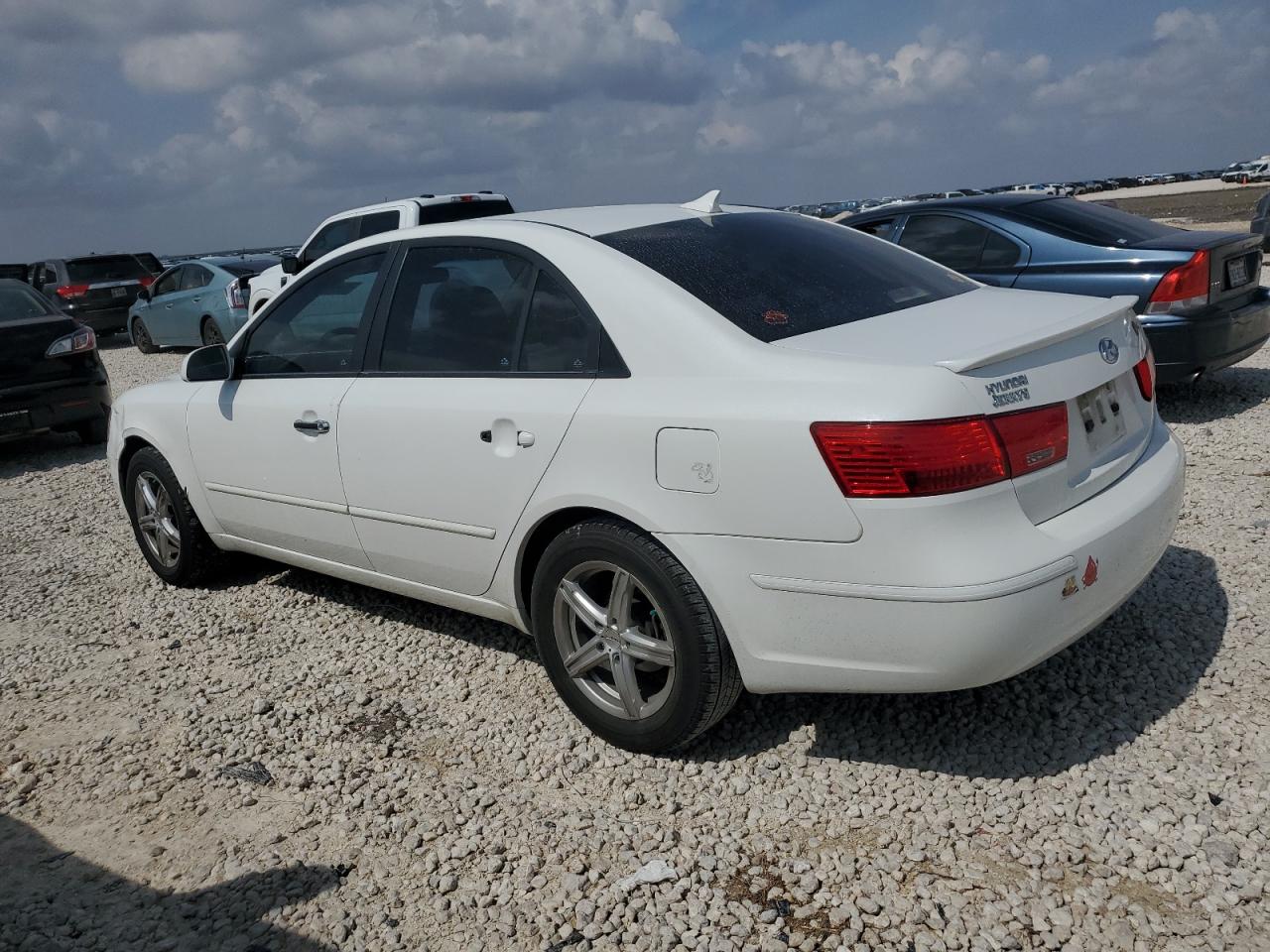 2010 Hyundai Sonata - Image 2