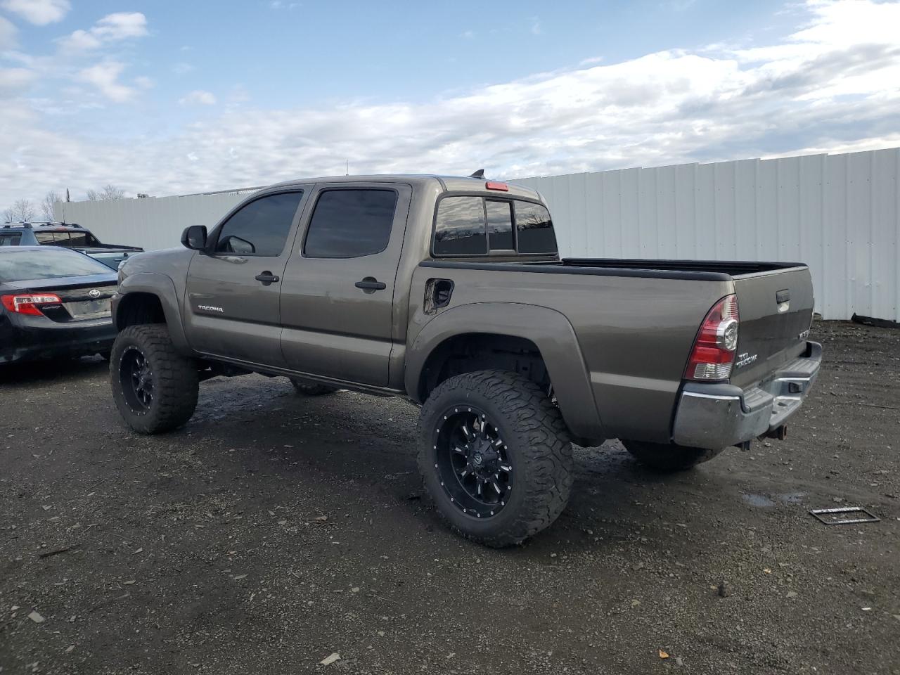 2015 Toyota Tacoma - Image 2